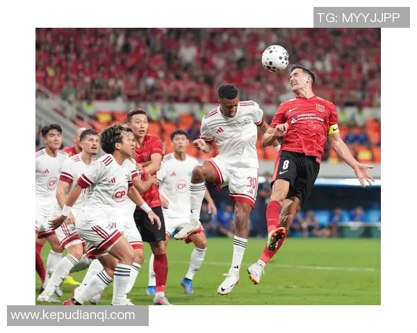 成都足球队展现强大实力大满贯点评其战术与团队协作之美 成都足球队展现强大实力大满贯点评其战术与团队协作之美