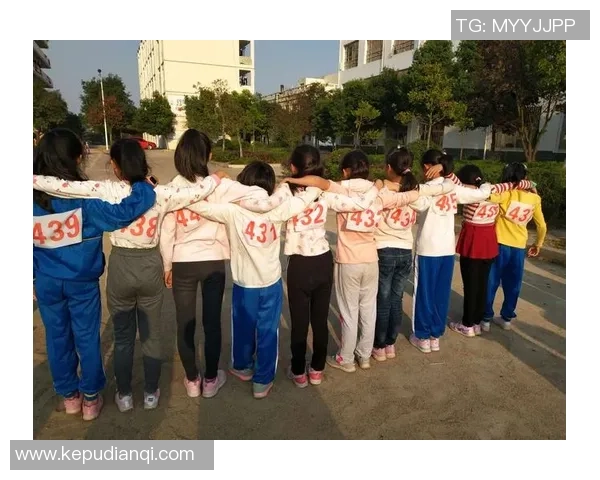 年轻帅哥足球明星风采尽显青春魅力与运动激情的精彩瞬间